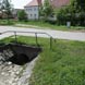 Einlauf einer Oberflächenentwässerung in die Pulkau in Hadres im Bereich des Gemeindeamts